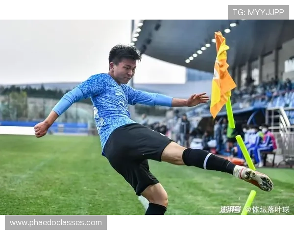 上海羽毛球队以89分稳居锦标赛积分榜首位展现强劲实力 上海羽毛球队以89分稳居锦标赛积分榜首位展现强劲实力