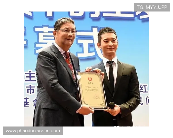 中国足球明星积极参与慈善活动为灾区募捐展现社会责任感