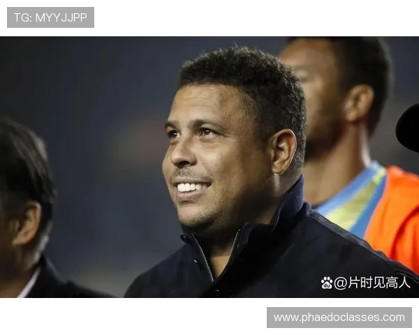 世界足球巨星绰号背后的故事与传奇人物解析 世界足球巨星绰号背后的故事与传奇人物解析