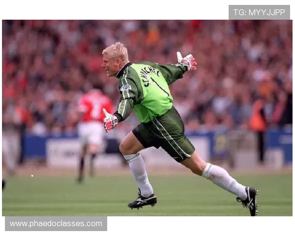 丹麦足球明星高个子球员的传奇故事与成就分析 丹麦足球明星高个子球员的传奇故事与成就分析