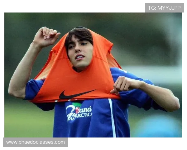 卡卡女友的魅力与风采揭秘足球明星背后的爱情故事与生活点滴