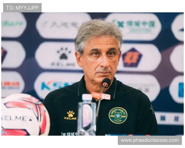 武汉羽毛球队在钻石联赛中以98分稳居积分榜首位，展现强大实力