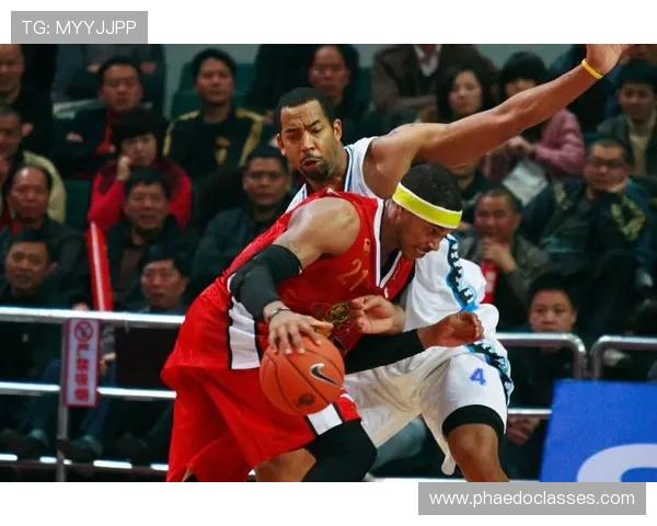 全国锦标赛回顾：成都篮球队展现出色节奏与团队配合的精彩表现